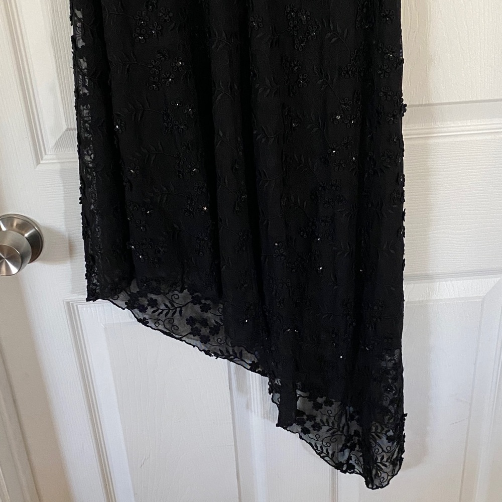 Elegant Black Asymmetrical Lace Dress - Picture 4 of 5